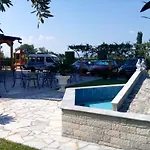 Otel Restaurant Globi Velipojë